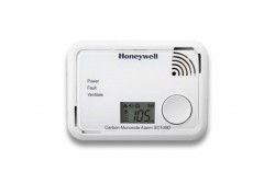 SZÉN-MONOXID ÉRZÉKELŐ 100 x 72 x 36 mm LCD-s
XC100D-HU
A szén-monoxid szivárgás az esetek nagy számában sajnos végzetes kimenetelű szokott lenni. Ezért minden lehetőséget érdemes megragadni, hogy megakadályozzuk az esetleges tragédiát. Az XC100D-HU szén-monoxid érzékelő kiváló választás lehet a számunkra, hiszen az elektrokémiai érzékelője rendkívül érzékeny. Ezt a funkciót akár mi is próbára tehetjük, hiszen az alacsony gázkoncentráció-mérési üzemmód lehetőséget biztosít a CO-szenzor tesztelésre. Működése egy beépített akkumulátor segítségével történik. Kialakításának további előnye a 60 percenkénti önellenőrzés és a nagyméretű riasztási üzenet. Használatát pedig nagymértékben megkönnyíti az informatív LCD kijelző. A Honeywell termékekre jellemző nívóra bizonyíték, hogy a nedves helységekbe is elhelyezhetjük a szén-monoxid érzékelőt (pl. fürdőszoba). Ne habozzon, hiszen a megvásárolt termékre 10 év jótállás van.
SZÉN-MONOXID ÉRZÉKELŐ 100 x 72 x 36 mm LCD-s
XC100D-HU
A szén-monoxid szivárgás az esetek nagy számában sajnos végzetes kimenetelű szokott lenni. Ezért minden lehetőséget érdemes megragadni, hogy megakadályozzuk az esetleges tragédiát. Az XC100D-HU szén-monoxid érzékelő kiváló választás lehet a számunkra, hiszen az elektrokémiai érzékelője rendkívül érzékeny. Ezt a funkciót akár mi is próbára tehetjük, hiszen az alacsony gázkoncentráció-mérési üzemmód lehetőséget biztosít a CO-szenzor tesztelésre. Működése egy beépített akkumulátor segítségével történik. Kialakításának további előnye a 60 percenkénti önellenőrzés és a nagyméretű riasztási üzenet. Használatát pedig nagymértékben megkönnyíti az informatív LCD kijelző. A Honeywell termékekre jellemző nívóra bizonyíték, hogy a nedves helységekbe is elhelyezhetjük a szén-monoxid érzékelőt (pl. fürdőszoba). Ne habozzon, hiszen a megvásárolt termékre 10 év jótállás van.